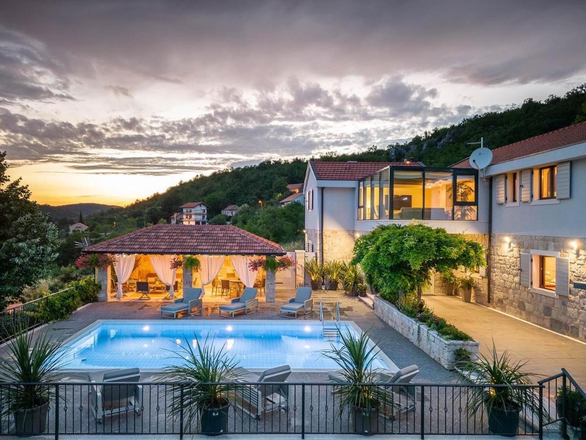 Вилла Krolo Villa&wine Триль